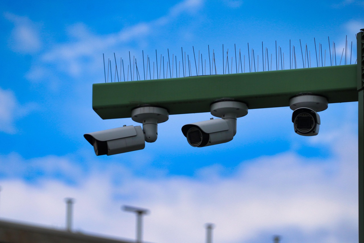 How to Save Money on Data Roaming Charges When Traveling